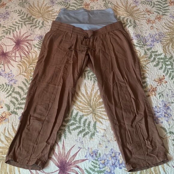 🔥 2/$50 🔥 Thyme Maternity Capris - Picture 1 of 5